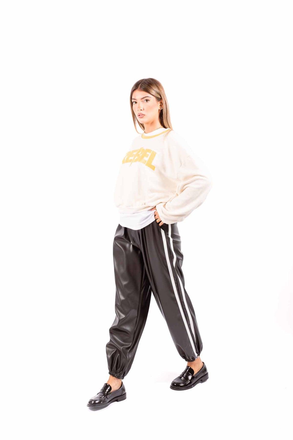 Pantaloni Jogger in Ecopelle Nera con Bande donna Miss love - 5