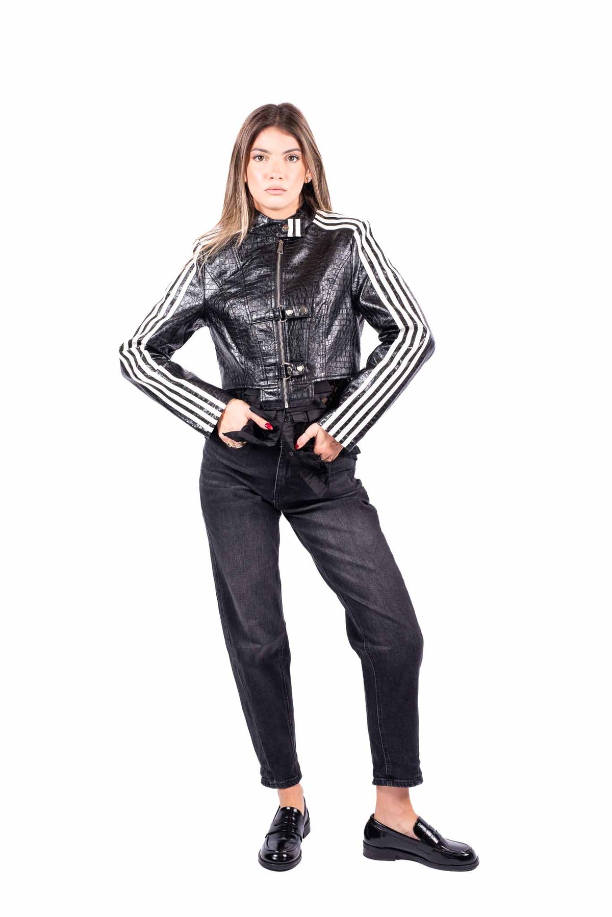 Giacca Crop in Ecopelle Nera Effetto Coccodrillo con Bande donna Miss love - 3