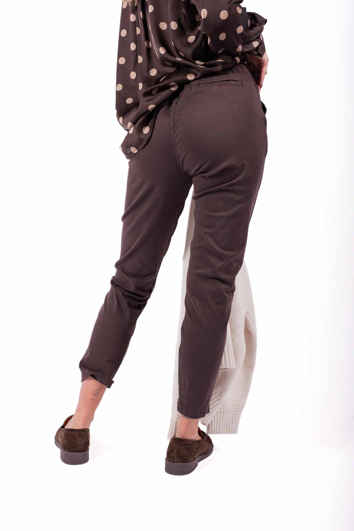 Pantaloni Chino Cioccolato con Cintura Borchiata donna Miss love - 3