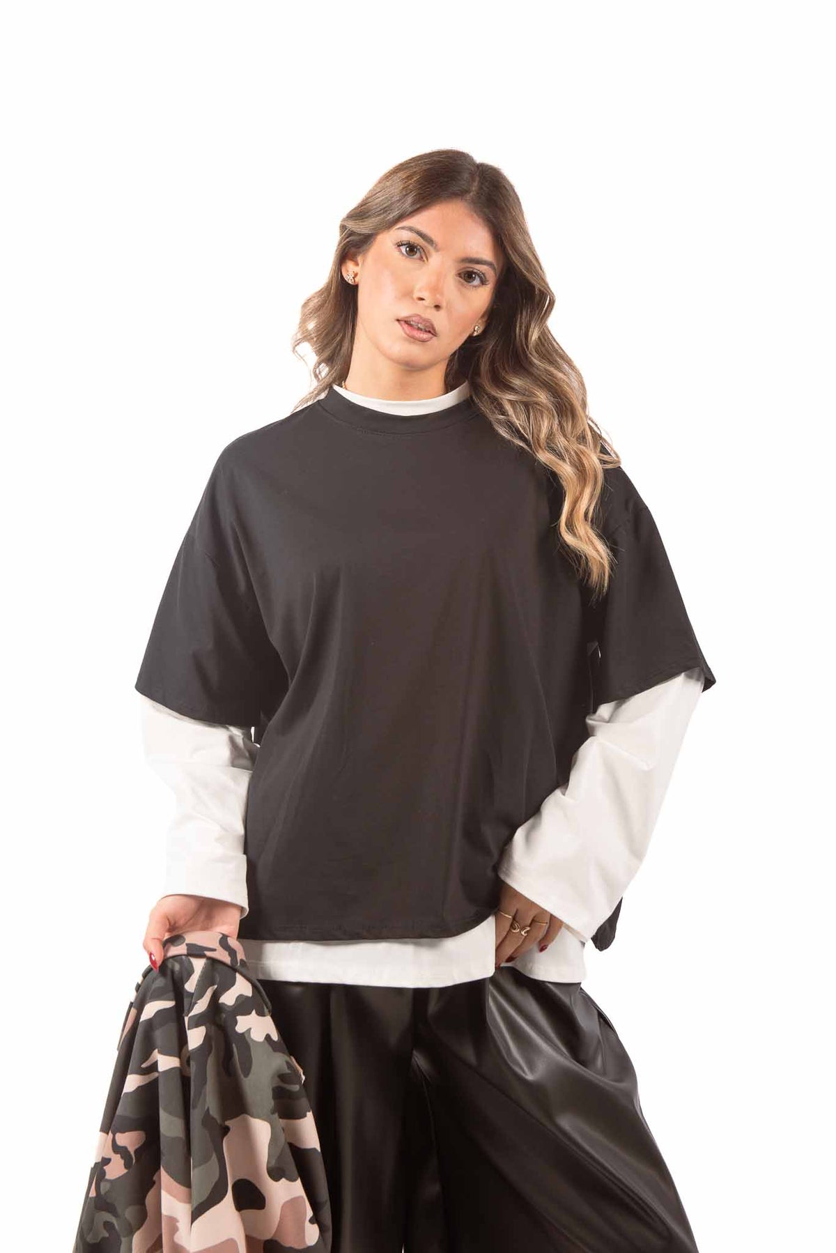 Completo T-shirt Oversize Nera e Maglia Bianca Long-Sleeve donna Miss love - 1