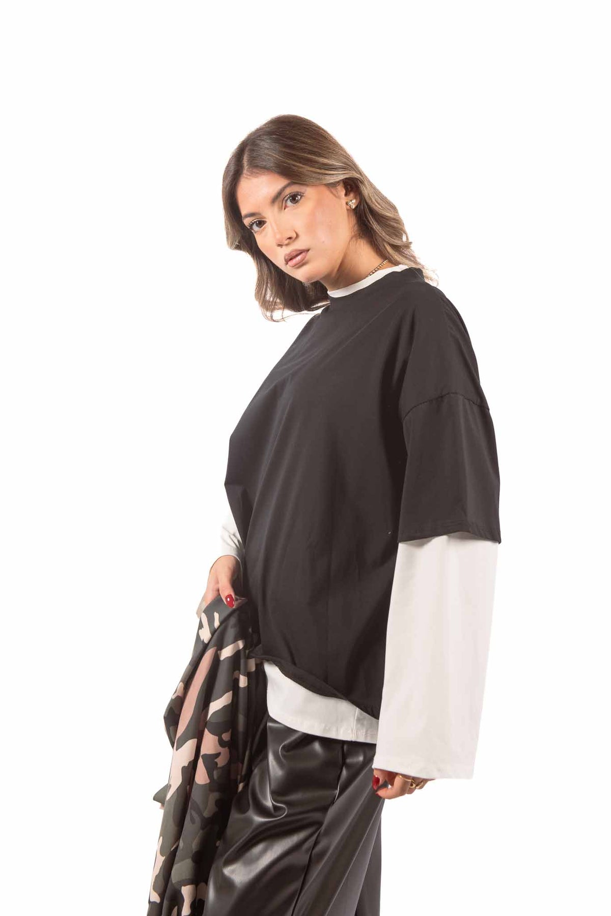 Completo T-shirt Oversize Nera e Maglia Bianca Long-Sleeve donna Miss love - 2