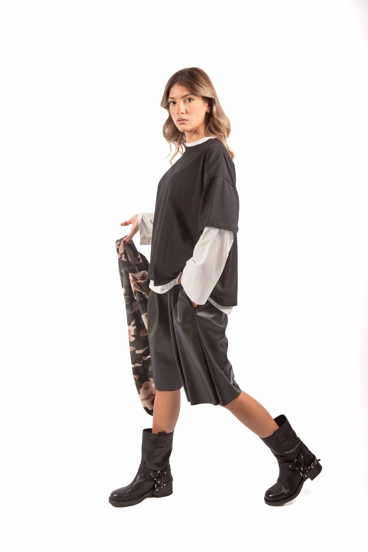 Completo T-shirt Oversize Nera e Maglia Bianca Long-Sleeve donna Miss love - 3