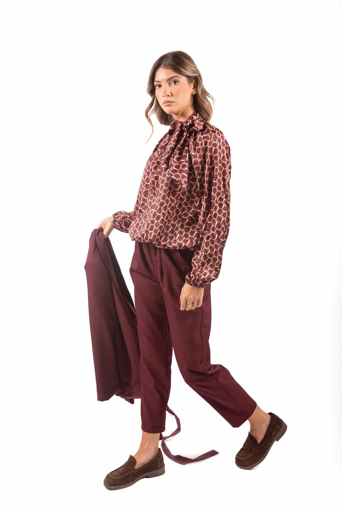 Blusa Satin con Fiocco e Stampa Catene Bordeaux donna Miss love - 2