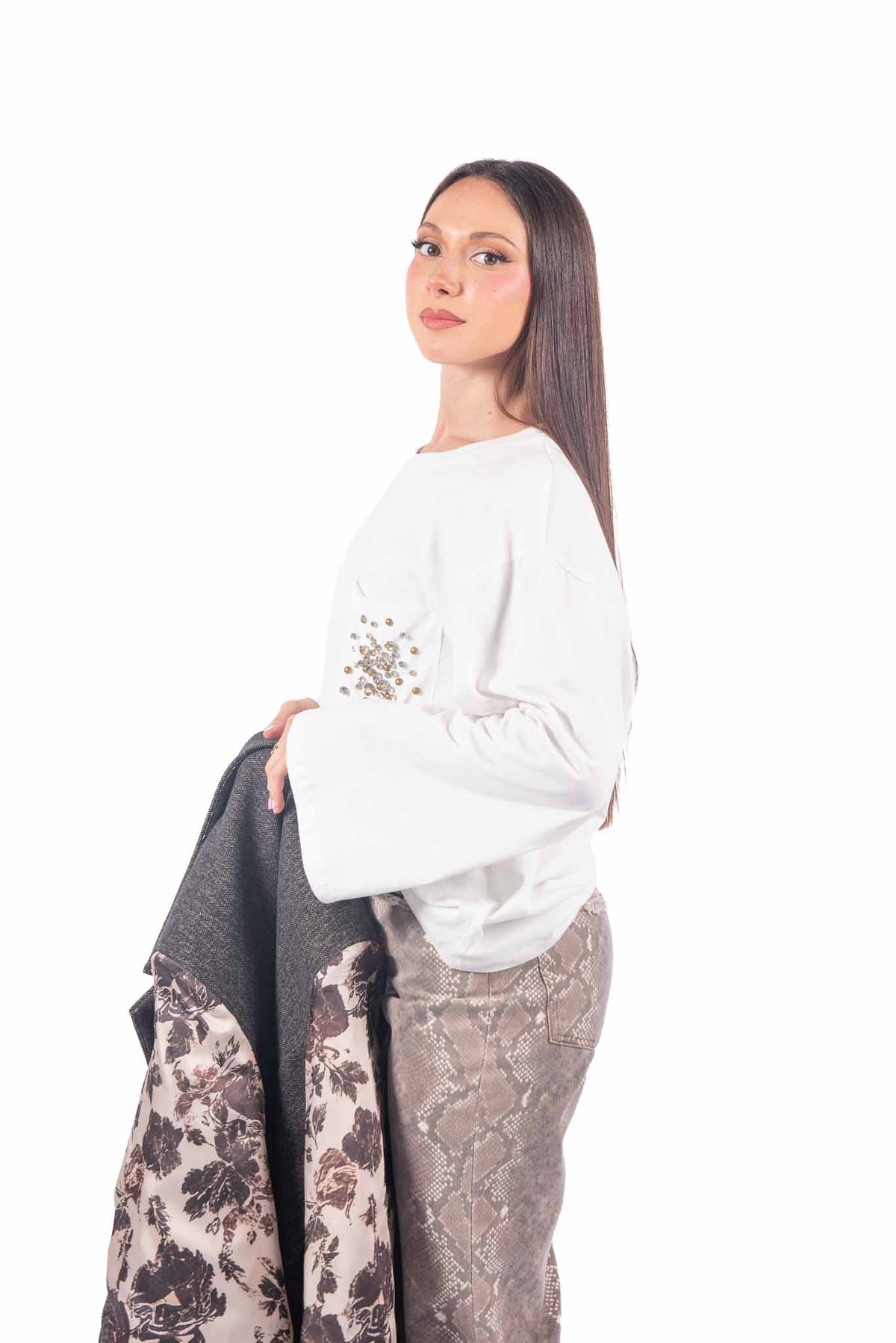 Maglia Bianca Oversize con Taschino e Borchie Gioiello donna Tensione in - 3