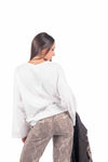 Maglia Bianca Oversize con Taschino e Borchie Gioiello donna Tensione in - 2