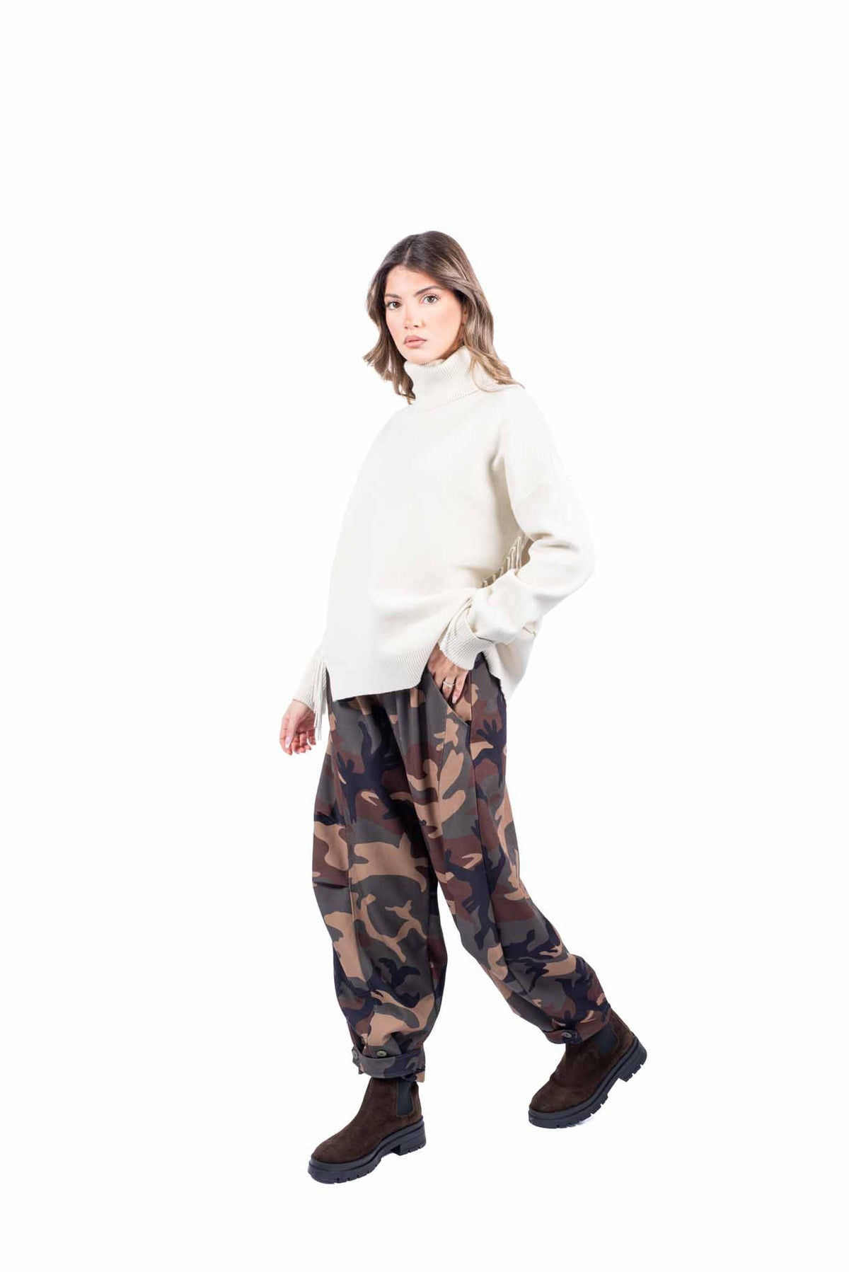 Pantaloni in Tessuto Tecnico Stampa Camouflage donna Miss love - 2