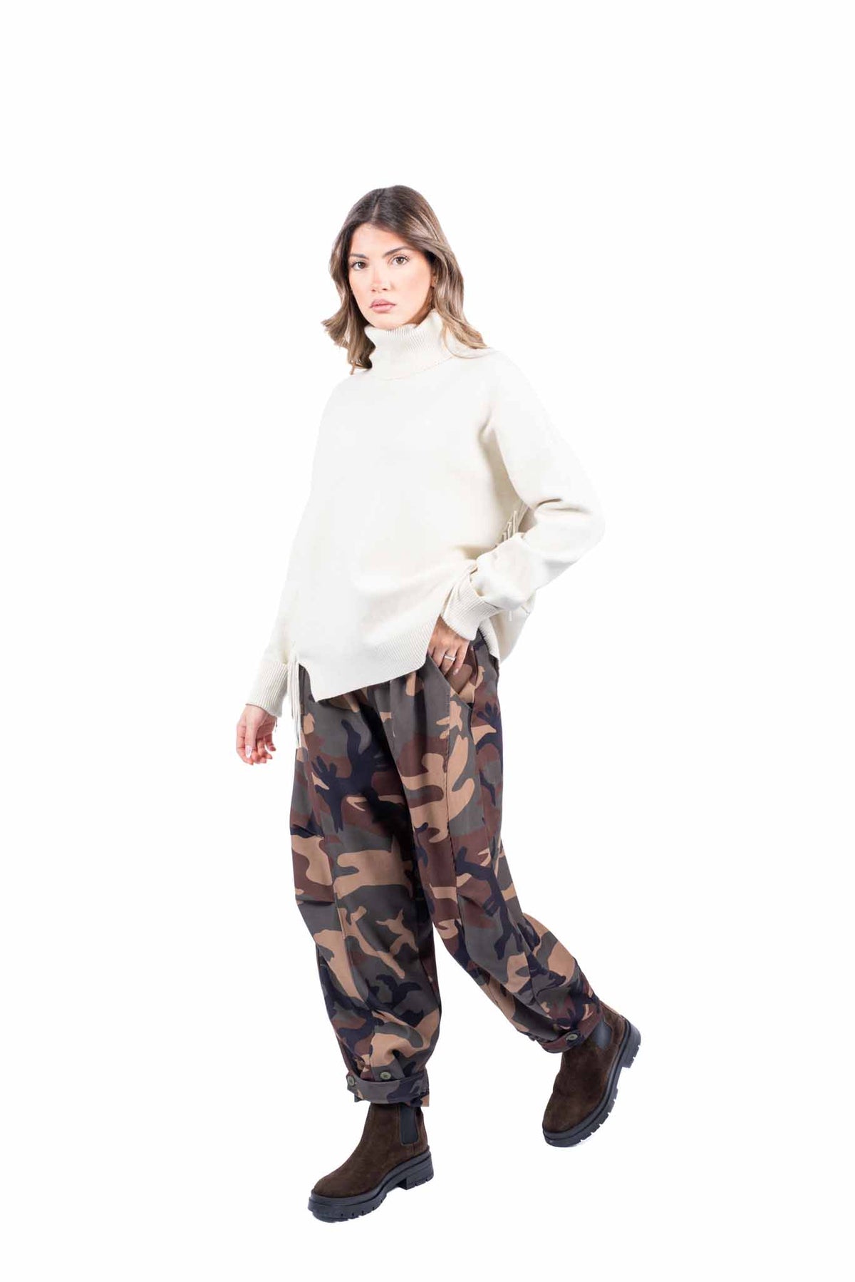 Pantaloni in Tessuto Tecnico Stampa Camouflage donna Miss love - 4