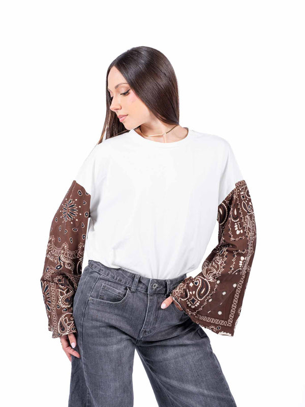 Maglia Bianca Oversize con Maniche a Campana Paisley da donna Miss love