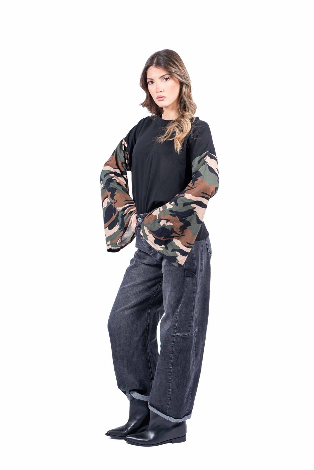 Maglia Nera Oversize con Maniche a Campana Camouflage donna Miss love - 3