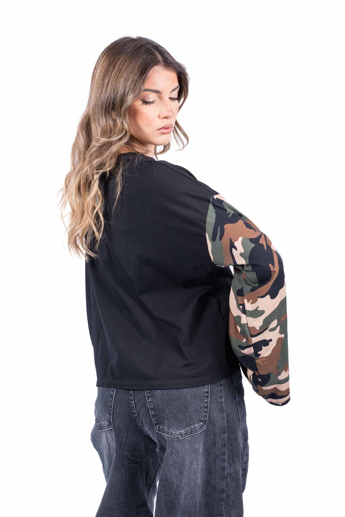 Maglia Nera Oversize con Maniche a Campana Camouflage donna Miss love - 4