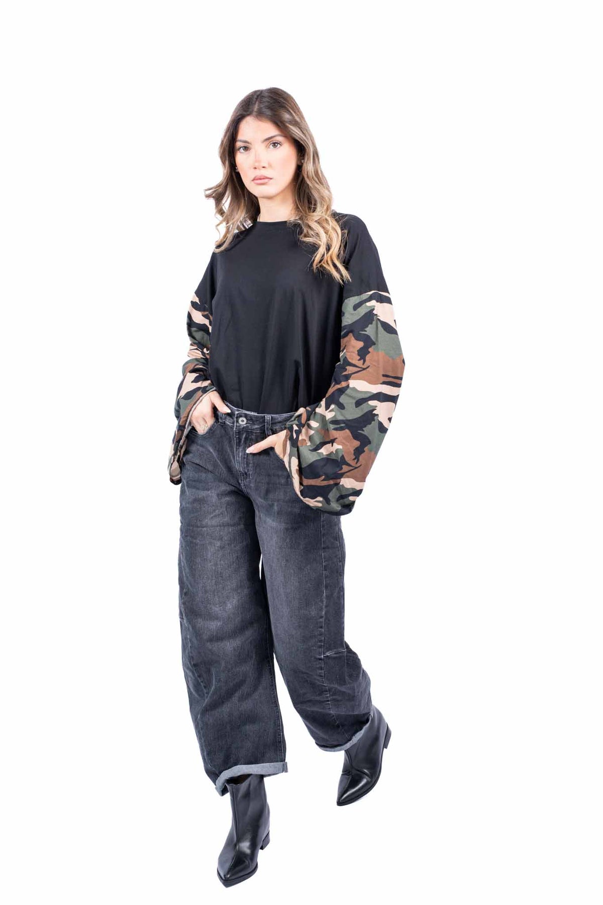 Maglia Nera Oversize con Maniche a Campana Camouflage donna Miss love - 5